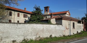 Borgo certosino circondato da mura (II)