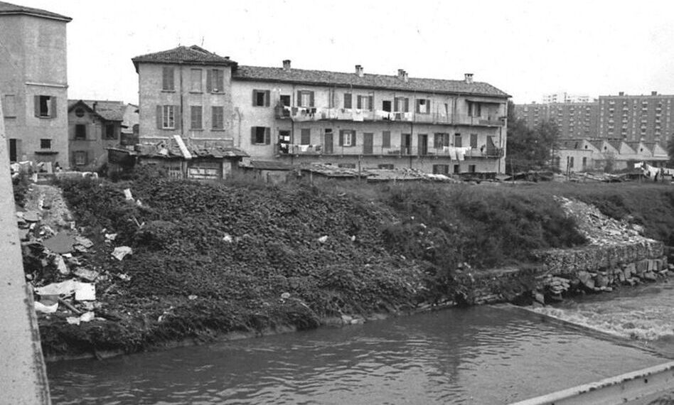 Prospettiva del vecchio borgo dal ponte del Lambro, 1960