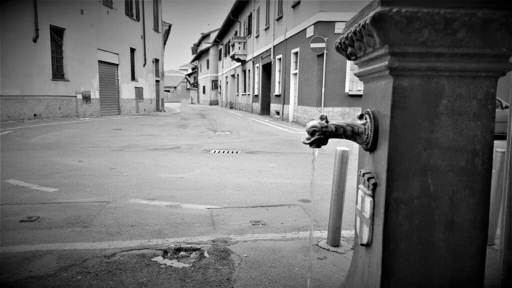 Figino, in questa via silenziosa si sente lo scroscio della vedovella